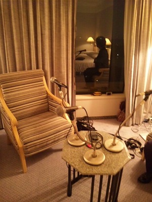 s-ホテルの部屋で.jpg