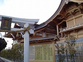 白蛇神社鳥居.jpg