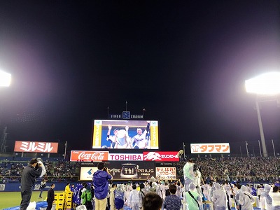 2015FSビールかけ３石川館山.jpg