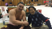 「おまえ、よく頑張ってるな」と、鏡を見ながら、もう一人の自分と話しています。“横綱日馬富士” 【ひでたけのやじうま好奇心】
