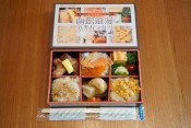 快速「アイリス」改め、函館本線820D普通列車の旅~新函館北斗駅「函館浪漫ハイカラ弁当」(1,350円) 【ライター望月の駅弁膝栗毛】