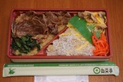 日本最大級の鉄道イベント「グランシップトレインフェスタ2016」①~浜松駅「三ケ日牛&遠州しらす弁当」(1,030円) 【ライター望月の駅弁膝栗毛】
