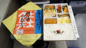 新津駅「鮭の焼漬弁当(復刻版)」(1,050円)~鉄道のまち・新津のシンボル「新津鉄道資料館」へ行ってみた 【ライター望月の駅弁膝栗毛】