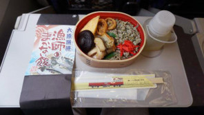 大原駅「漁師のまかない飯弁当」(1,000円)~がんばれ房総特急!【ライター望月の駅弁膝栗毛】