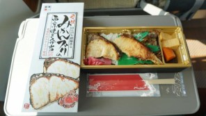 岡山駅「愛媛みかんブリの西京焼き弁当」(1,180円)～蒸気機関車or新幹線？特急「しおかぜ」で四国へ！【ライター望月の駅弁膝栗毛】