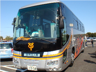 巨人選手バス.JPG