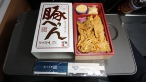 水戸駅「ローズポーク 豚べん」(1,000円)~駅弁屋さんの厨房ですよ!(vol.3しまだフーズ編②)【ライター望月の駅弁膝栗毛】