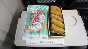 直江津駅「あとひくいなり寿し」(650円)~週末の直江津駅名物!立売りの下井さんと再会!!【ライター望月の駅弁膝栗毛】