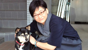 肩書は「警備課長」! オフィスの癒し犬・こまちの毎日【わん!ダフルストーリー】