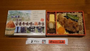 小淵沢駅「信州安養寺味噌の鶏弁当」(1,080円)~夏!小海線の旅【ライター望月の駅弁膝栗毛】