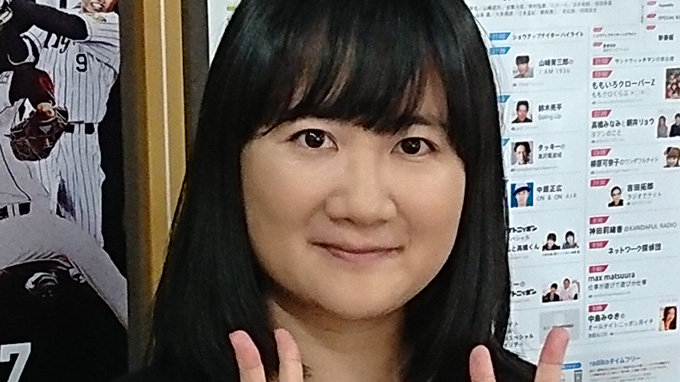 “ソロ活”の女性ライターがホテルのバーに潜入?