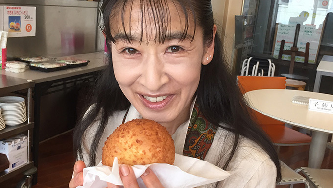 カレーパンを愛しすぎてる?!カレーパン博覧会を開催する佐藤絵里さん