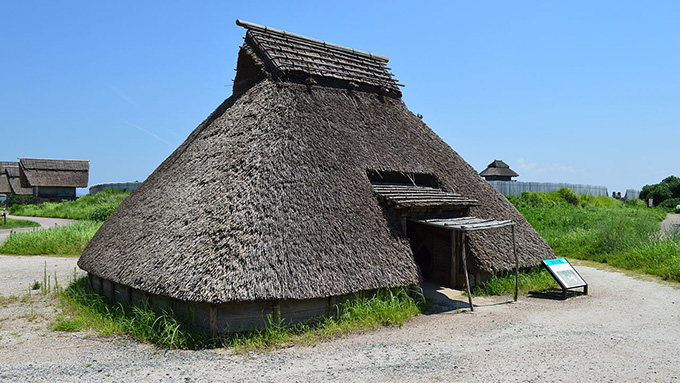 人類が家を建てはじめたのはいつごろ?