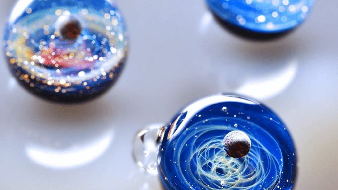 世界に2つと無い小宇宙をガラスの中に?