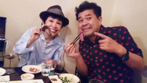 うつみ宮土理と垣花正「Beeftei」ステーキ店で肉会