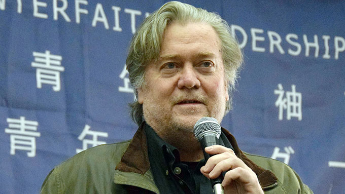 トランプ大統領はなぜスティーブン・バノン氏を大切にするのか?