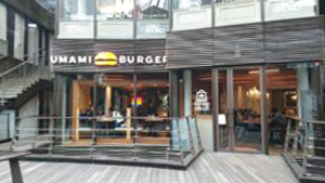 松本アナ、話題の「ＵＭＡＭＩ ＢＵＲＧＥＲ」を堪能！！