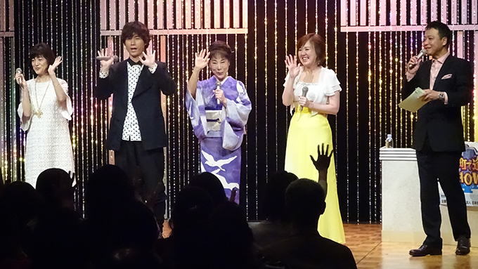 原田悠里、津軽ではりんごと桜が一緒に咲くって本当だった!?
