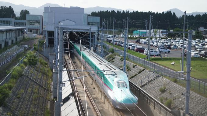 E5系 はやぶさ 東北新幹線 七戸十 和田駅 青森 うに ウニ 弁当 駅弁 雲丹 味くらべ弁当