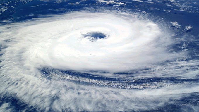 非常に強い勢力の台風21号、西日本を直撃か