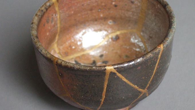「金継ぎ」などに代表される『漆』を使った修復