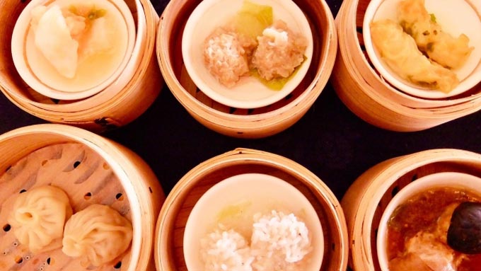 茶を飲むから「飲茶」なのになぜ食べる?