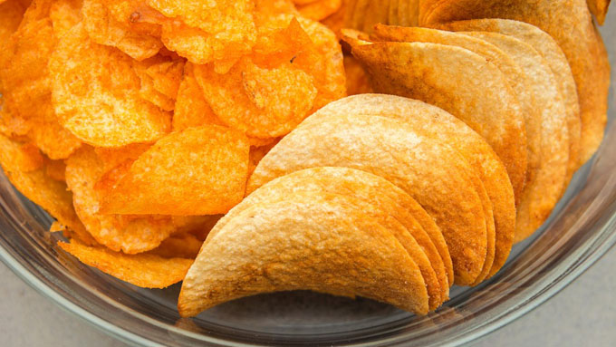 ポテトチップスの袋はなぜ中身に比べてパンパンなのか?
