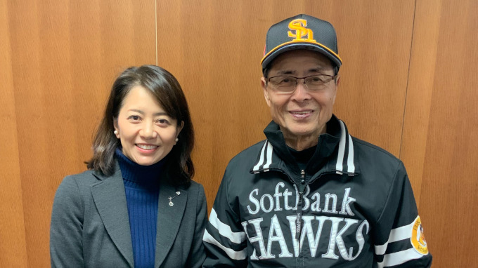 キャンプ中にバットを持ち歩くソフトバンク・王会長 その意外な理由とは?