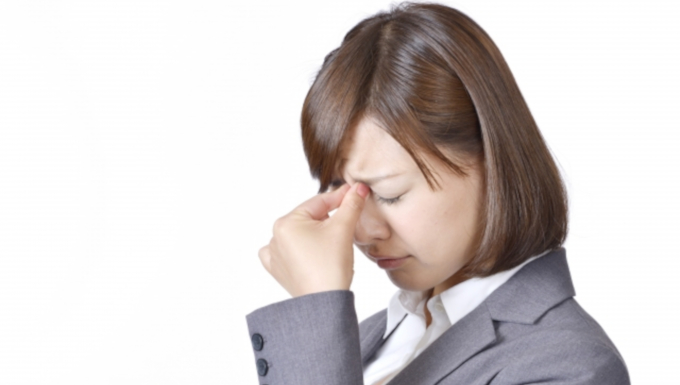 夕方に目がかすむ理由は? 医師が解説