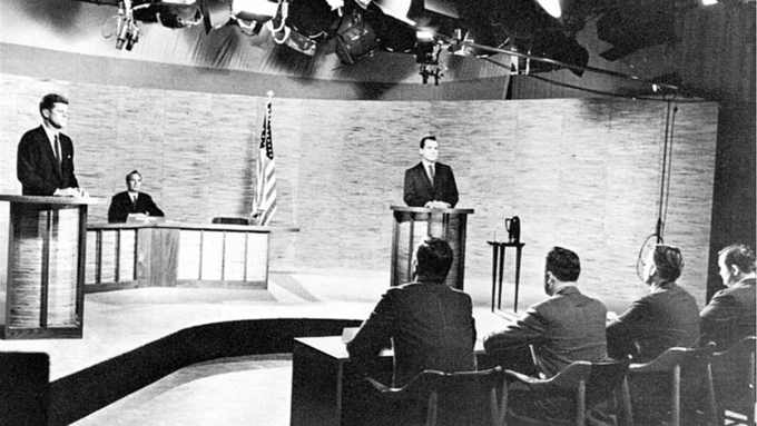 米民主党が討論会でFOX排除~ココが日本とは違うアメリカの放送局