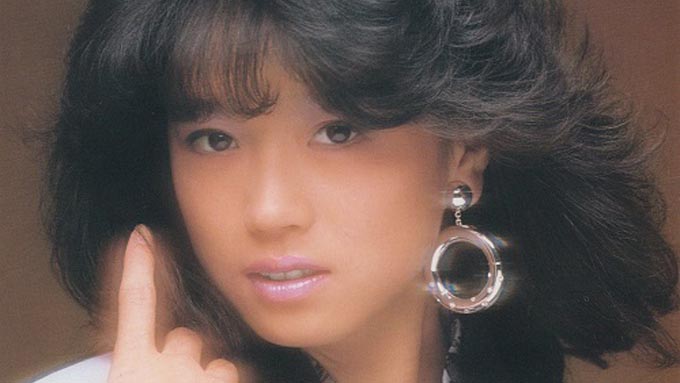 1985年3月8日、中森明菜「ミ・アモーレ」がリリース~第二期明菜の起点となった名曲