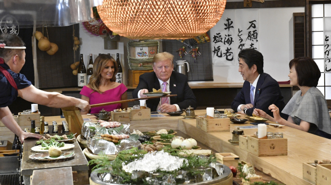 トランプ大統領が来店した「高級炉端焼き店」のパフォーマンスがすごい!