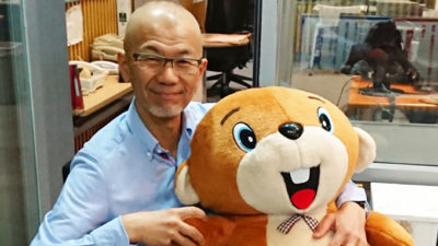 上柳アナ、ビーバーエアコンのビーバーちゃんと♥