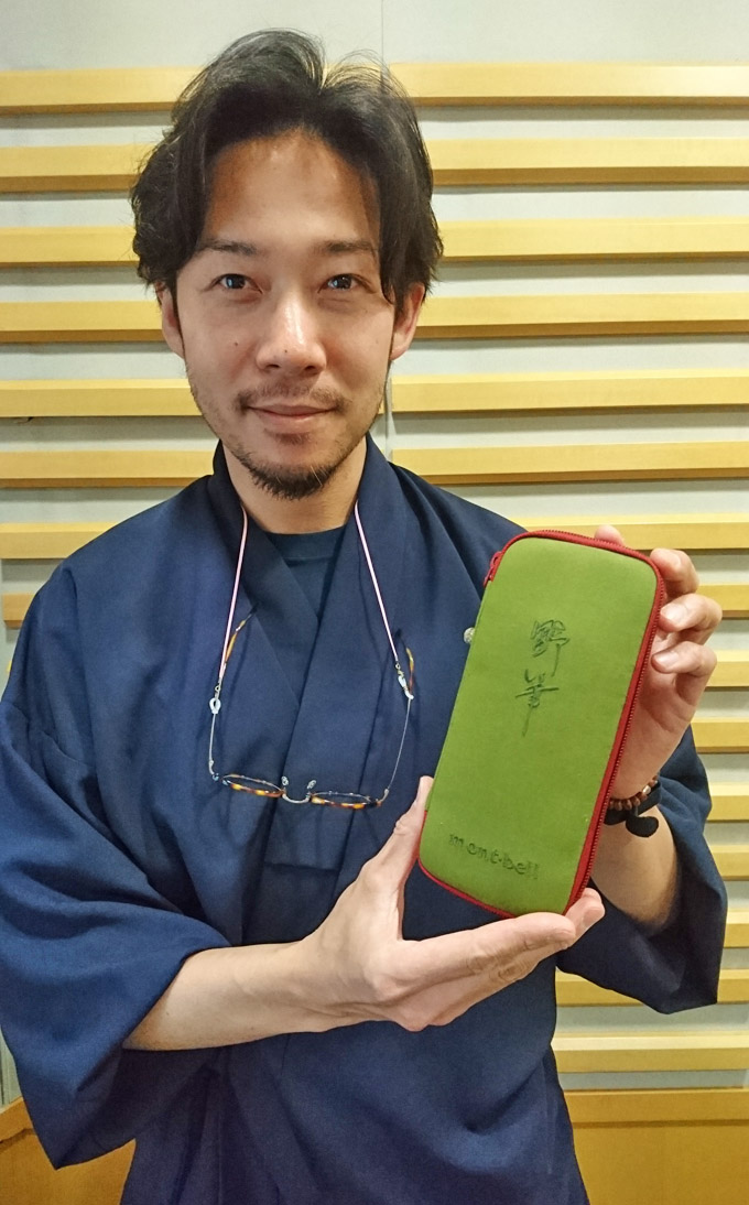 緑端渓硯 宝研堂製硯師 青柳貴史氏製硯