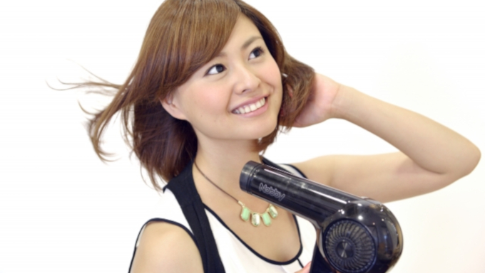 梅雨に最適 ドライヤーを使う時間が半分になる100均グッズとは?