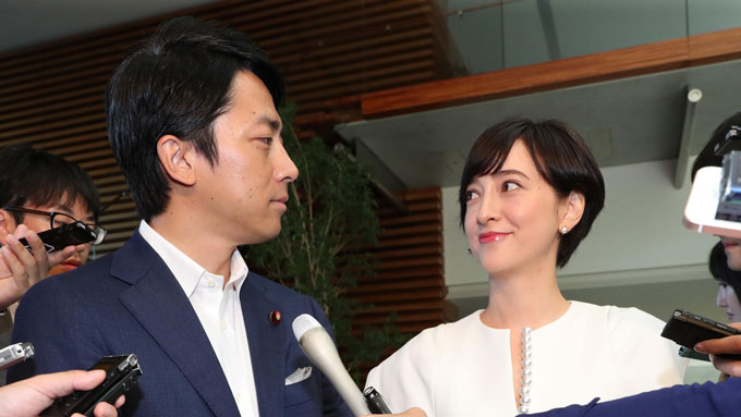 小泉進次郎と滝川クリステルの結婚発表会見 “演出家”テリー伊藤は好評価