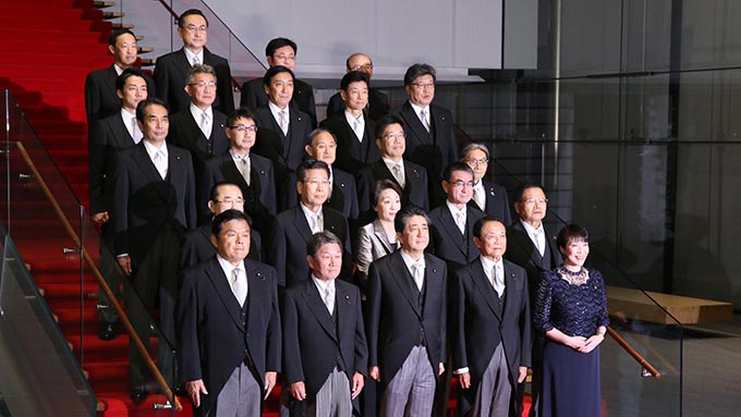 安倍新内閣~外務大臣と防衛大臣シフトの本当の理由