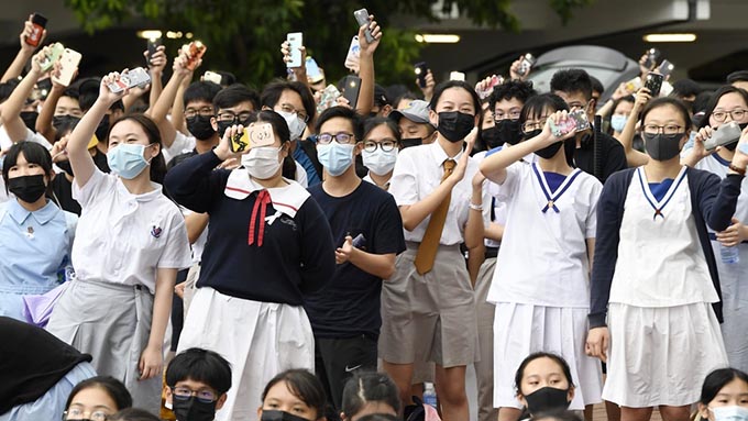 香港で中高生が授業ボイコット~国際社会と連携していかに活動を続けて行くか