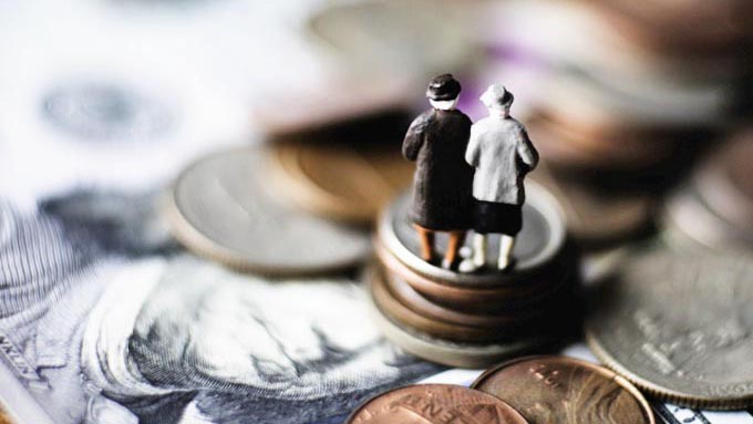 「老後2000万円報告書」は撤回するべきなのか