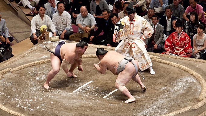 相撲の「関取」と「幕下以下」でどのくらい待遇が違うのか
