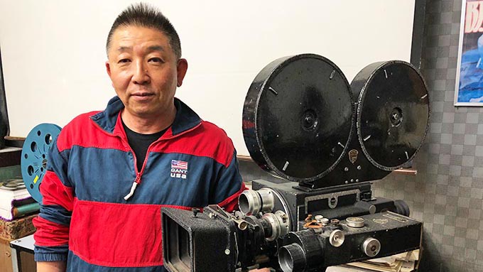 無声映画を守る「マツダ映画社」の取り組み~活動弁士の“ライブ感”とは?