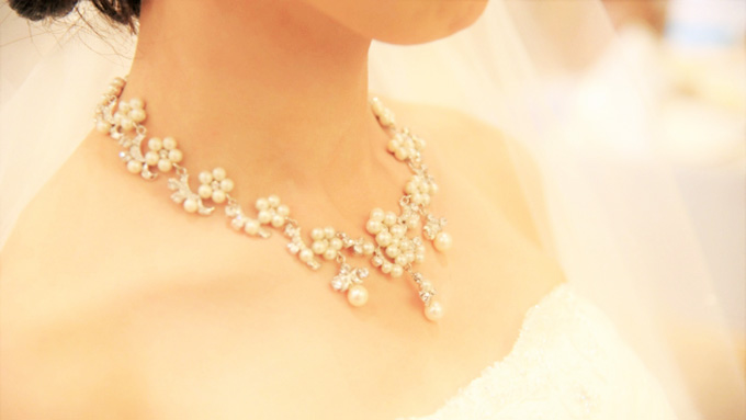 ネックレスは、厳密には「ネックレース」？