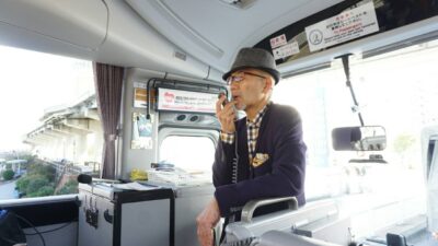 添乗員の馬須幾三（ばす・いくぞう）でございます！