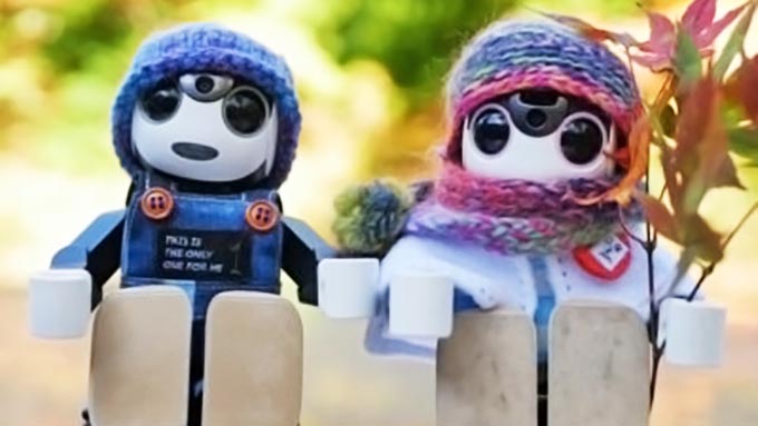 シャープの「ロボホン」50体が、青森県むつ市に観光旅行?