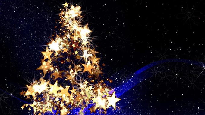 クリスマスツリーの最初の飾りつけはロウソクだった?
