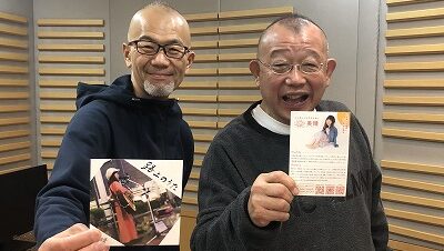 大阪の路上で頑張る女性シンガー！