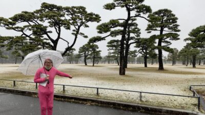 横殴りの雪降る中…田上が走る！