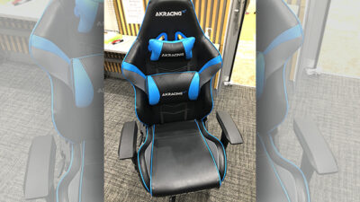 AKRACINGさんの椅子をお借りしました