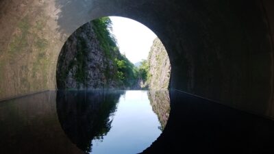 美しい水鏡…どうなってるの？