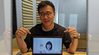 古家さんのTシャツにピョコン、ペタン！　ど根性ヒロタ?